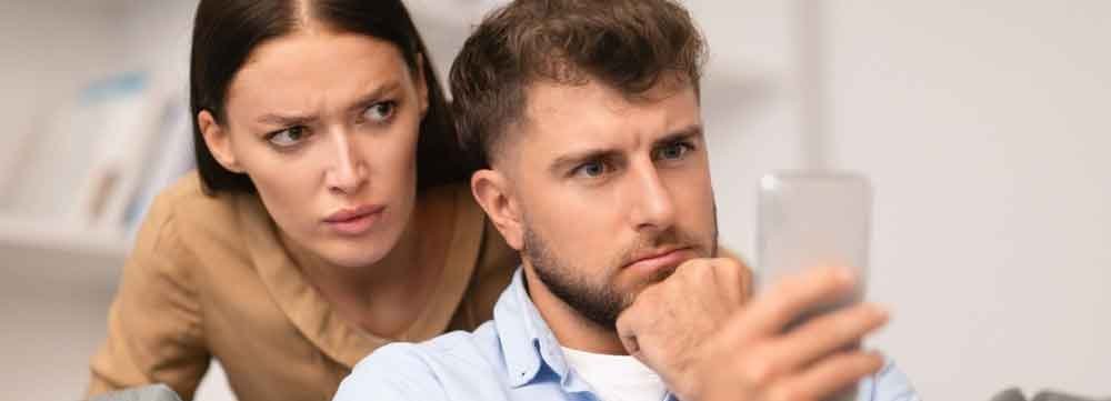 10 Signs Of Husband's emotional cheating